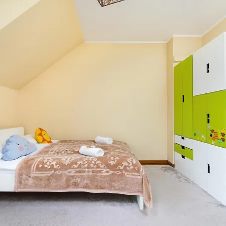Family House Poreba Cracow By Renters Дом отдыха