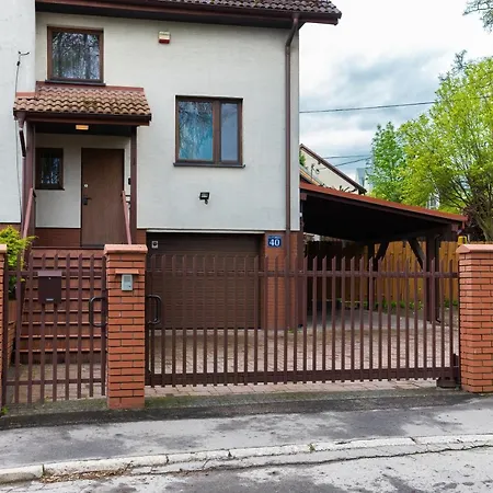 Family House Poreba Cracow By Renters Дом отдыха Краков