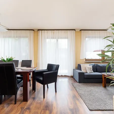 Family House Poreba Cracow By Renters Дом отдыха *