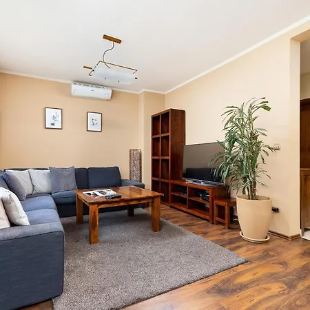 Family House Poreba Cracow By Renters Krasków