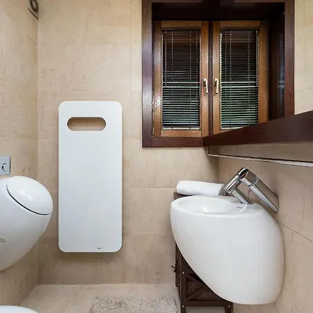 Family House Poreba Cracow By Renters * Krasków